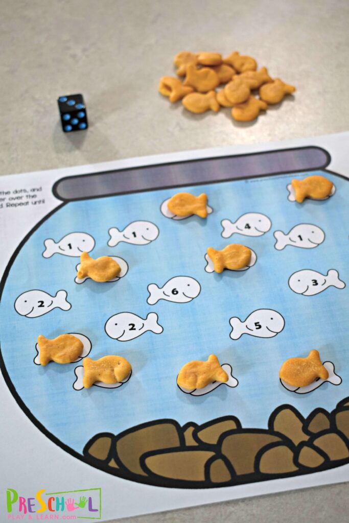 Practice preschool math with this fun goldfish cracker activity - includes FREE printable #preschoolmath #goldfishactivity #preschool