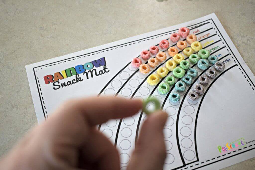 use fruit loops with these rainbow worksheets that help prek and kindergarten age kids practicing color recognition and fine motor skills