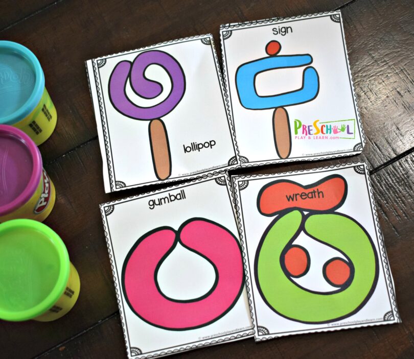 🎄 FREE Printable Christmas Playdough Mats Activity