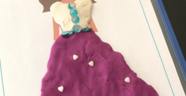 FREE Princess Playdough Mats -super cute, hands on playdough activity for toddler, preschool, prek, and kindergarten age kid! #playdough #playdoh #princessprintable
