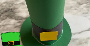 Looking for a fun, cute leprechaun craft that isn't too difficult so your toddler, preschool, pre-k, and kindergarten age children can make it? This simple leprechaun hat craft is such a fun craft for st Patrick's day in March. 