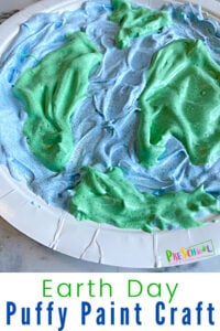 Earth Day craft for kids, I just knew that puffy paint needed to be involved somehow! Make cute earth day crafts for preschoolers with this puffy paint earth day craft for toddler, preschool, pre-k, kindergarten, and first grade students. You will love simple it is to make this earth day art.