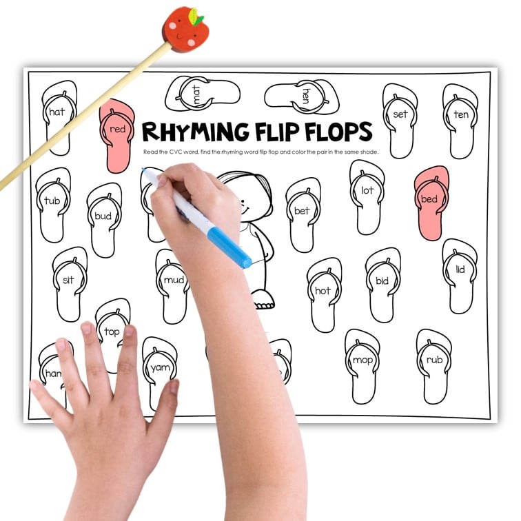 Working on preschool rhyming words with this fun, free printable activity for preschoolers! Match the flip flops for summer learning FUN!